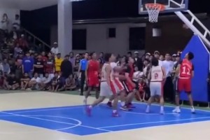 这和艾佛森全明星那球一样吧！😎