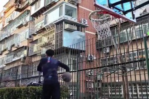 噢买尬！😲你这些动作我只在以前街头篮球那游戏里见过~